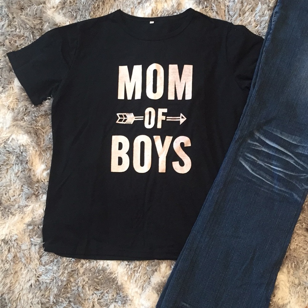 ❤️BRAND NEW❤️ MOM OF BOYS t-shirt